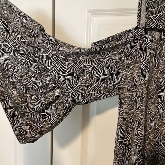 Robert Louis cold shoulder dress - Picture 5 of 10